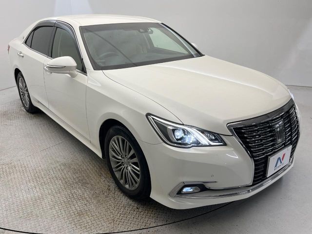 CROWN sedan
