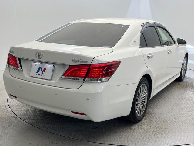 CROWN sedan