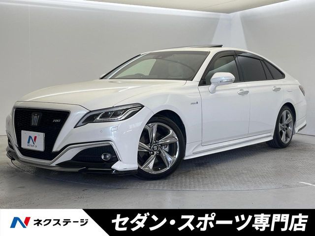 CROWN sedan hybrid