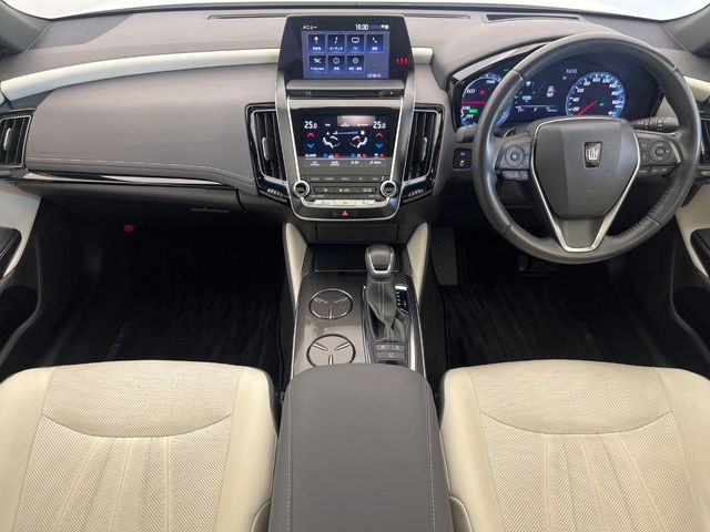 CROWN sedan hybrid