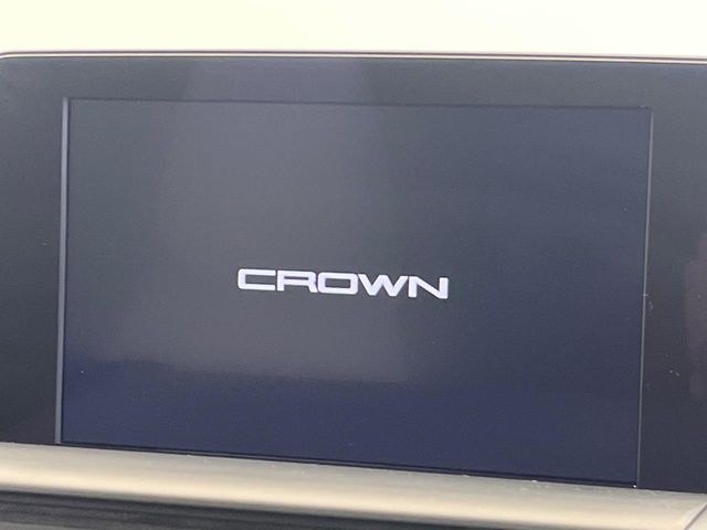 CROWN sedan hybrid