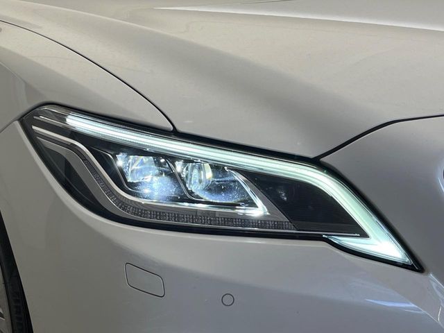 CROWN sedan hybrid
