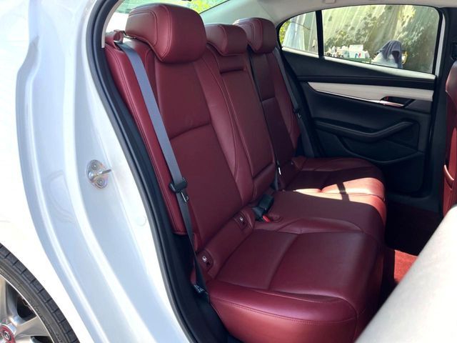 MAZDA3 SEDAN