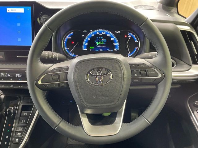 VOXY HYBRID
