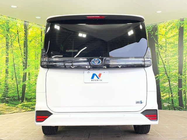 VOXY HYBRID