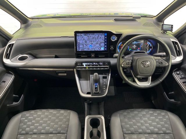 VOXY HYBRID
