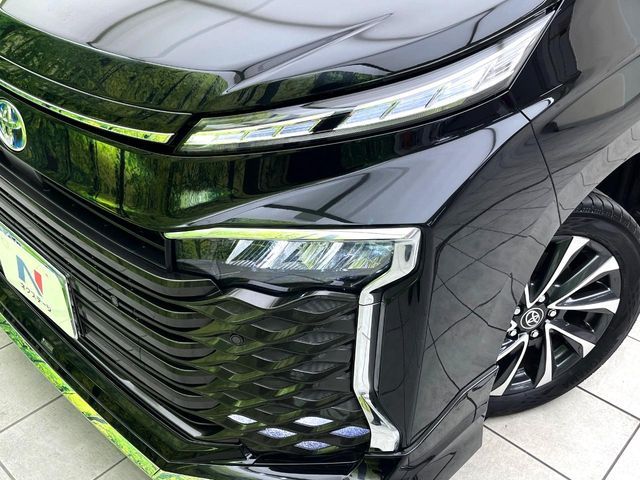 VOXY HYBRID