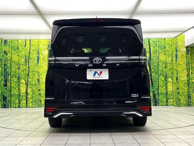 VOXY HYBRID
