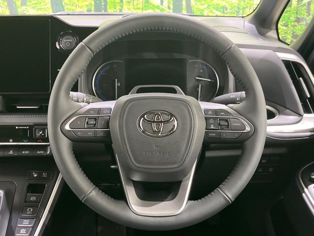 VOXY HYBRID