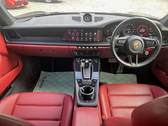 PORSCHE 911
