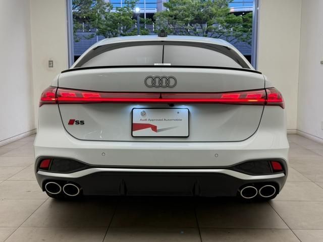 AUDI S5 Sedan