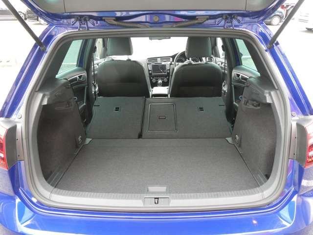 VOLKSWAGEN GOLF R