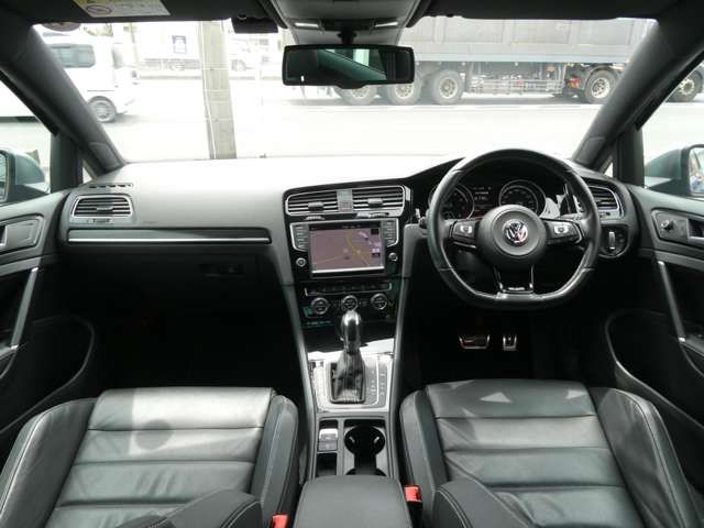 VOLKSWAGEN GOLF R