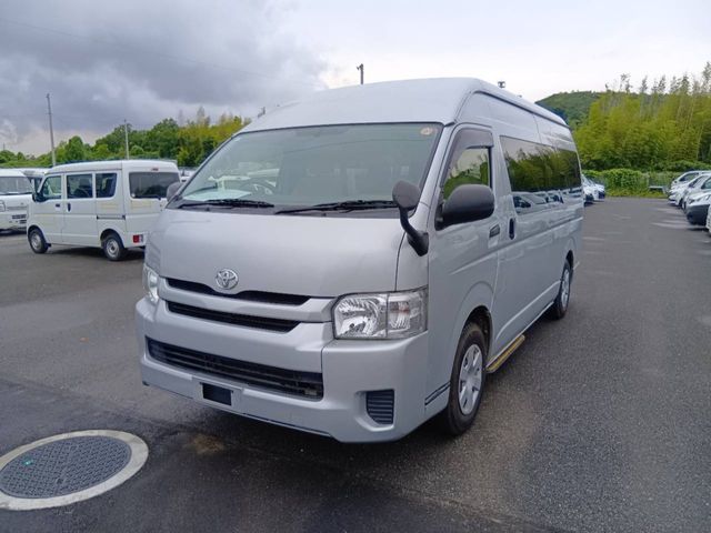 HIACE COMMUTER