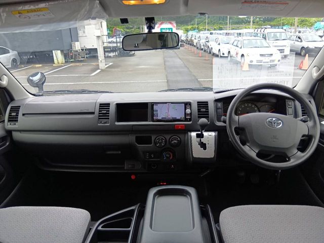 HIACE COMMUTER