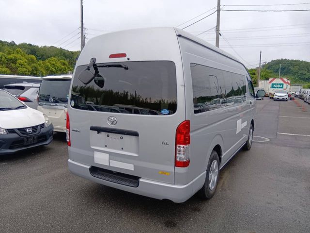 HIACE COMMUTER