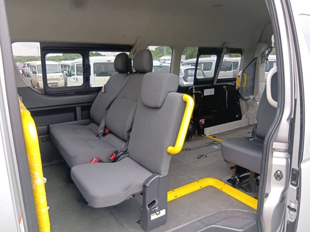 HIACE COMMUTER