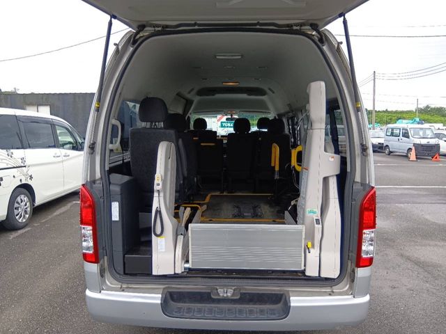 HIACE COMMUTER