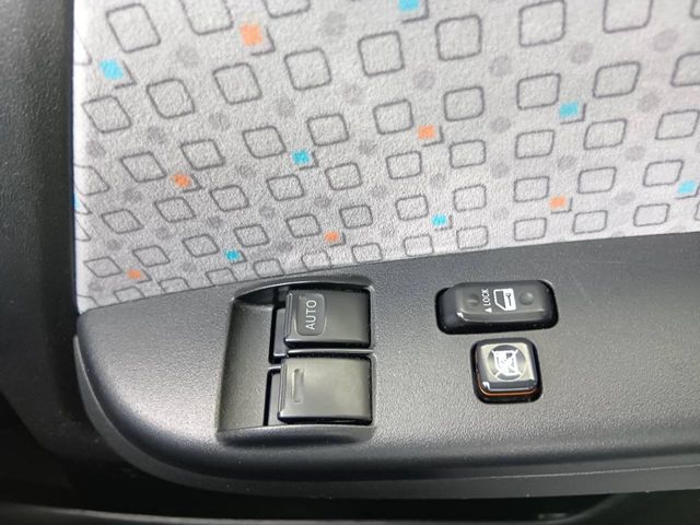 HIACE COMMUTER