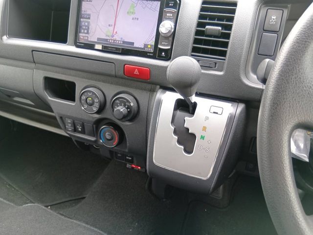 HIACE COMMUTER