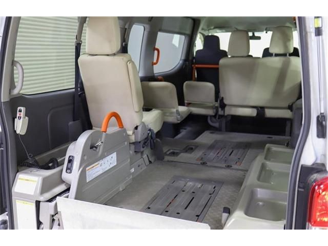 NV350 CARAVAN 4WD