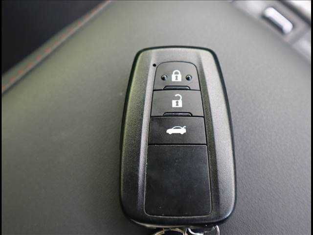 CROWN sedan hybrid