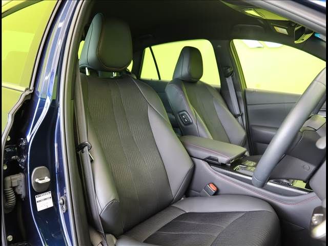 CROWN sedan hybrid