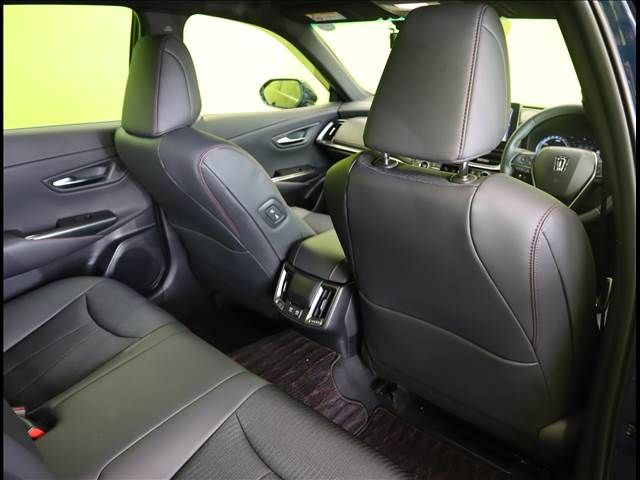CROWN sedan hybrid