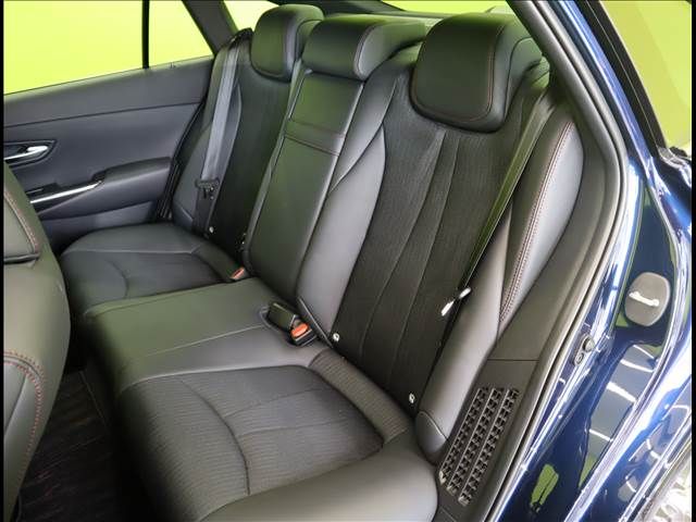 CROWN sedan hybrid