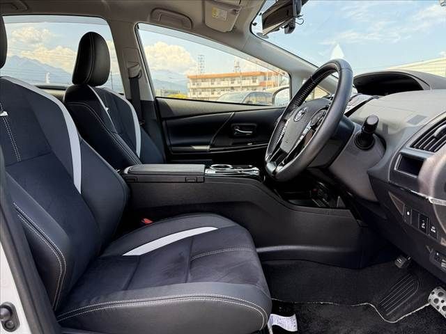 PRIUS Alpha