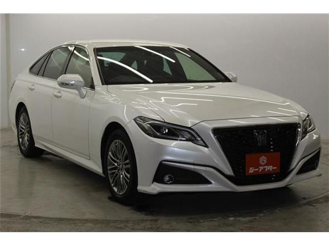 CROWN sedan hybrid