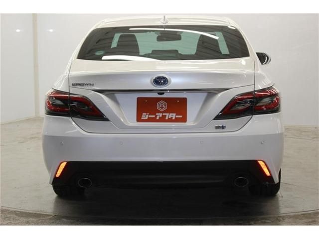 CROWN sedan hybrid