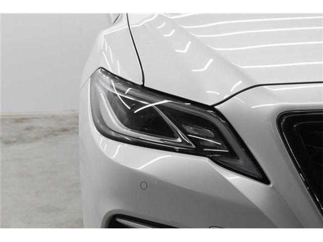 CROWN sedan hybrid