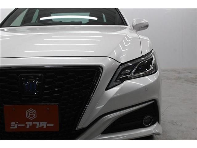 CROWN sedan hybrid