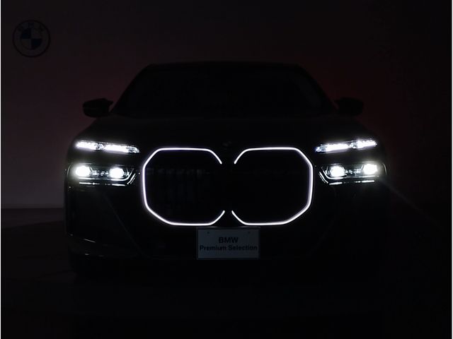 BMW i7