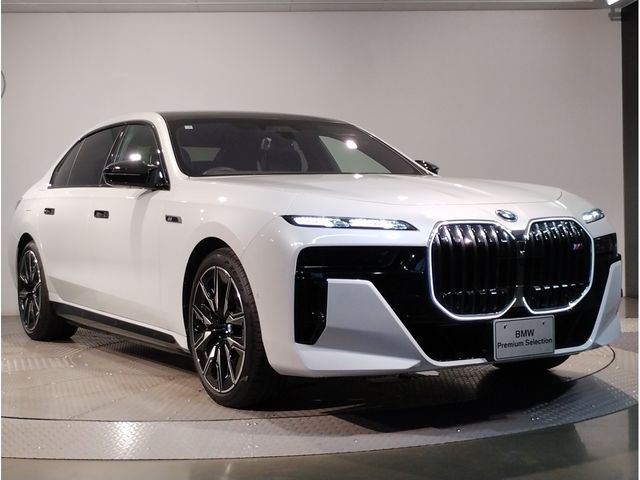 BMW i7