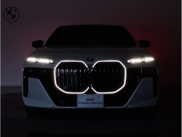 BMW i7