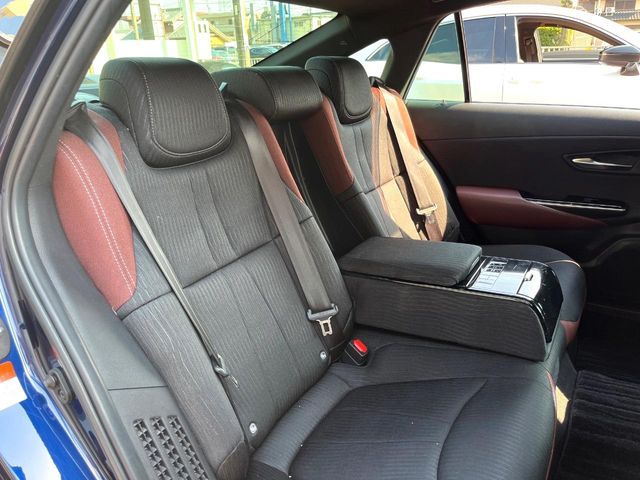 CROWN sedan hybrid