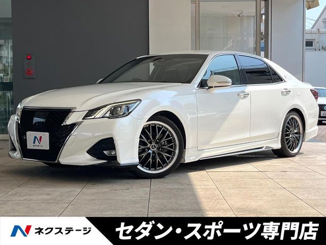 CROWN sedan