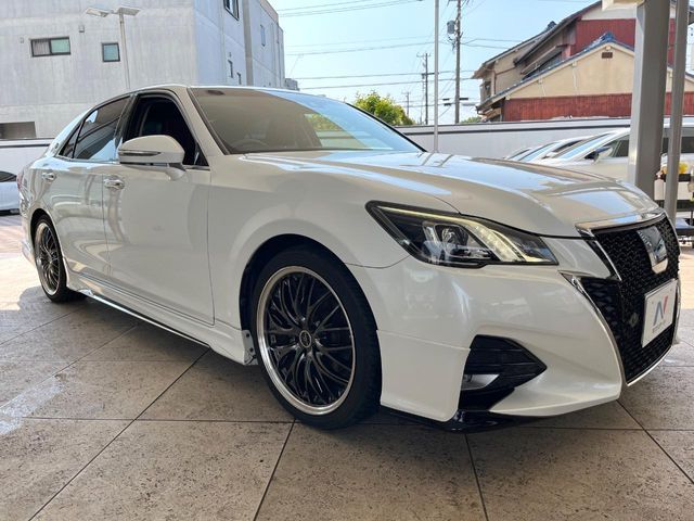 CROWN sedan