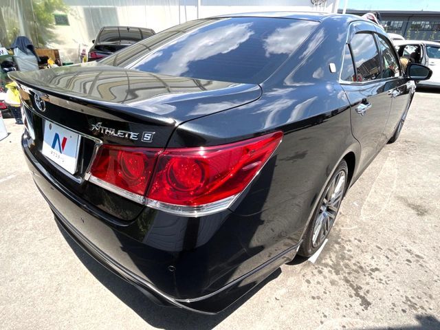 CROWN sedan