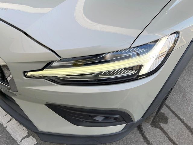VOLVO V60 CROSS COUNTRY