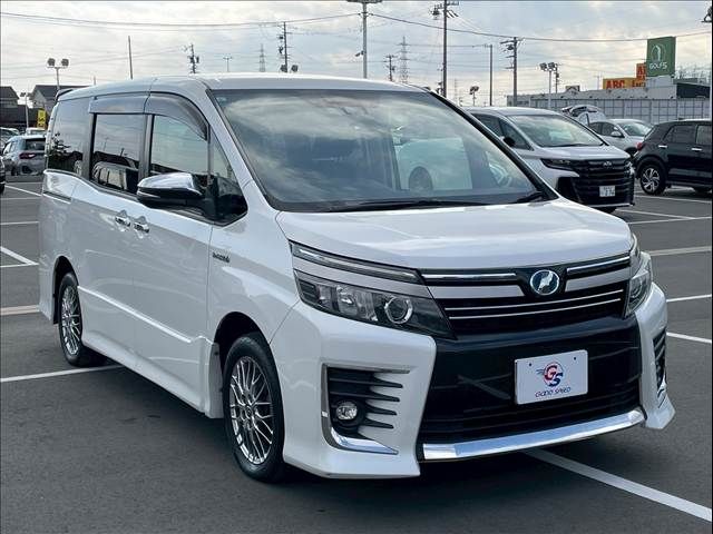 VOXY HYBRID