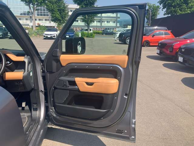 ROVER DEFENDER