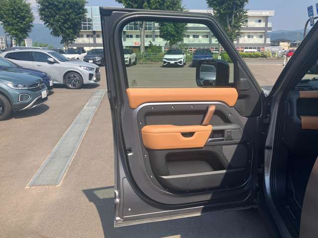 ROVER DEFENDER