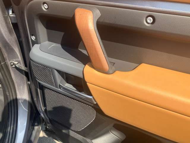 ROVER DEFENDER