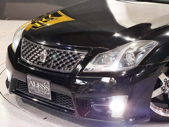CROWN sedan