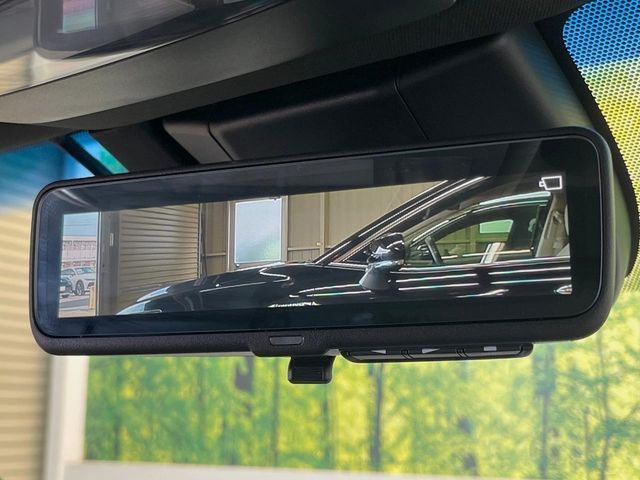 CROWN sedan hybrid