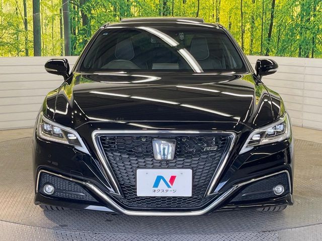 CROWN sedan hybrid