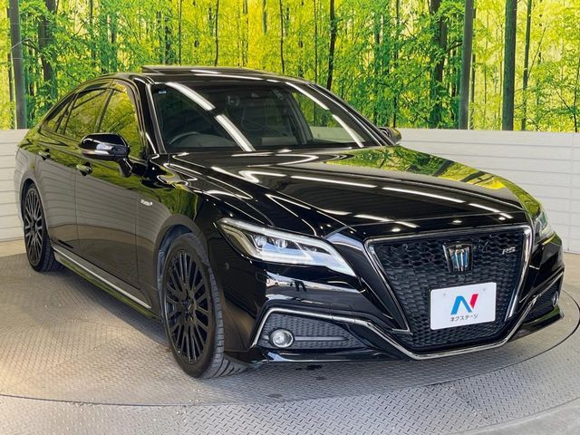 CROWN sedan hybrid